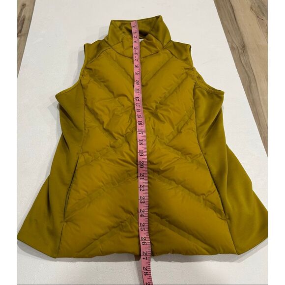 Athleta Puffer Vest Small – Mustard Yellow Quilted Sleeveless Jacket Warm Zip Ve - Picture 6 of 13